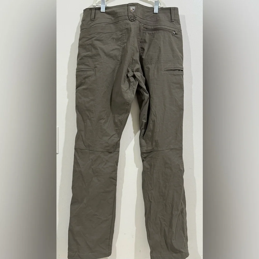 Kuhl Men's Cargo Pants in Olive